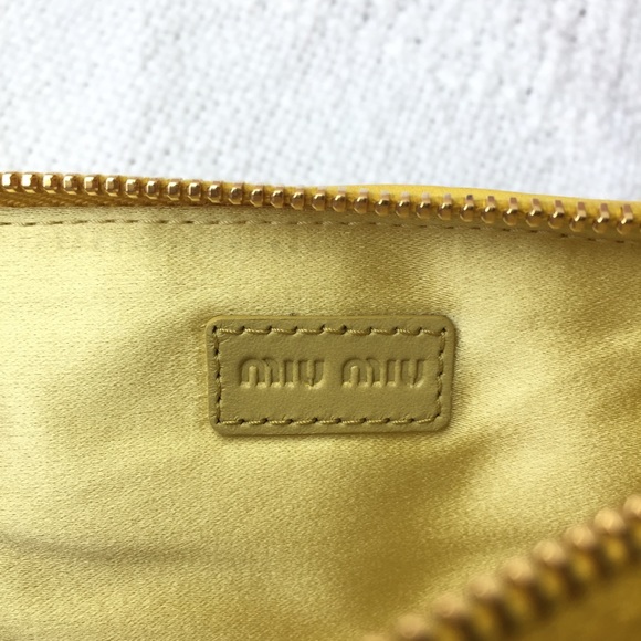 Authentic MIU MIU Matelasse Nappa Leather L Shape Zipper Wallet Card Holder Sole - Picture 9 of 16